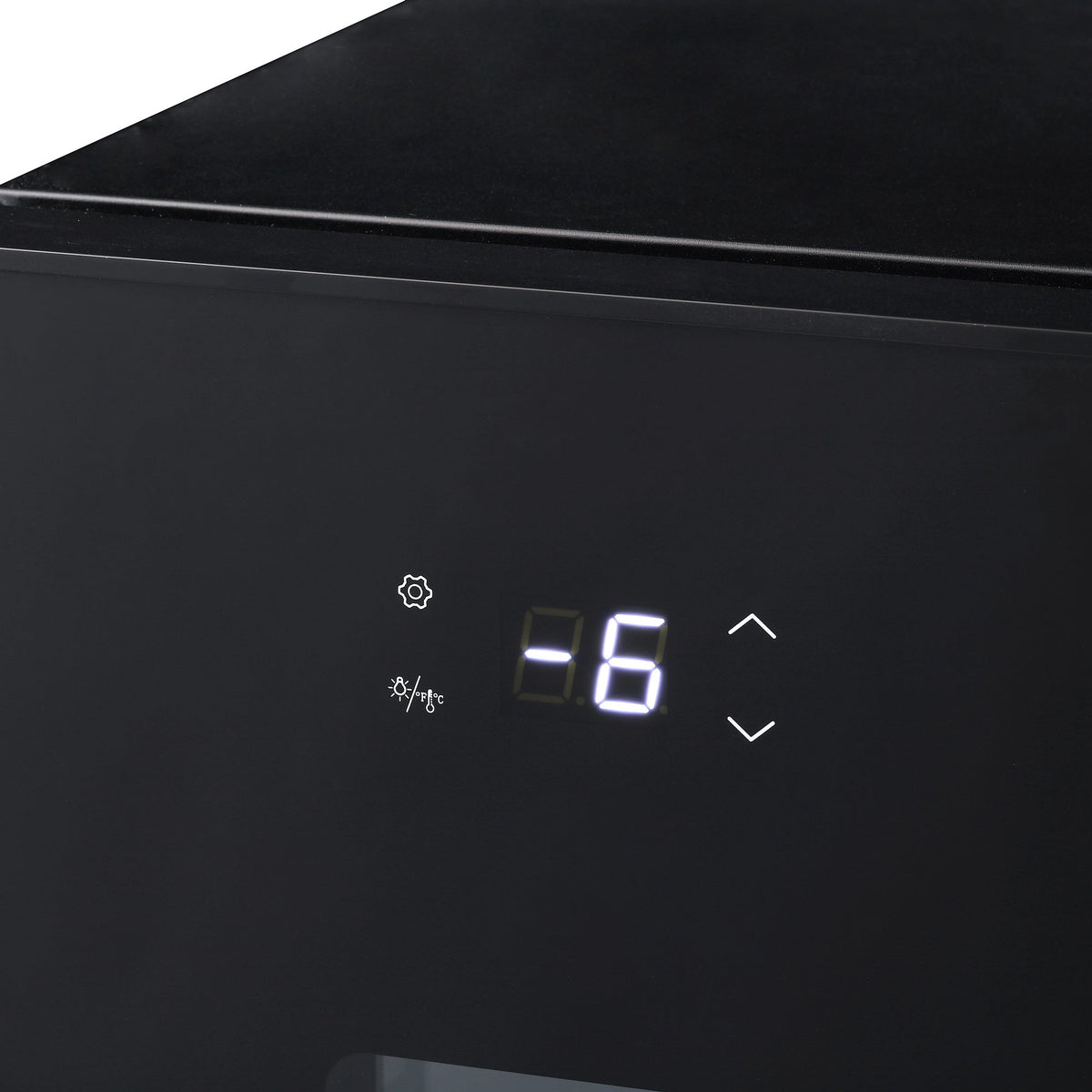 Black control panel with glowing '8' display and temperature icons