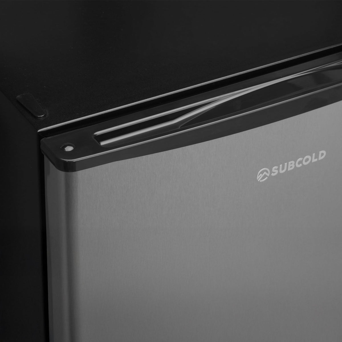 Black beer fridge top edge with SUBCOLD logo